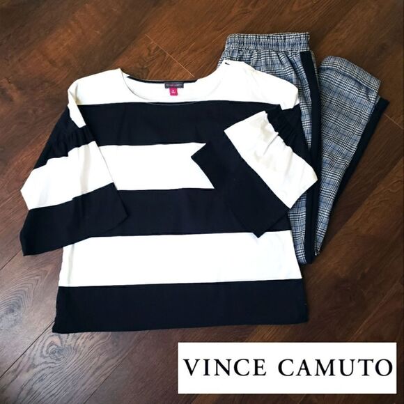 Vince Camuto Tops - 𝅺VINCE Camuto Black & White Bold Stripe Top